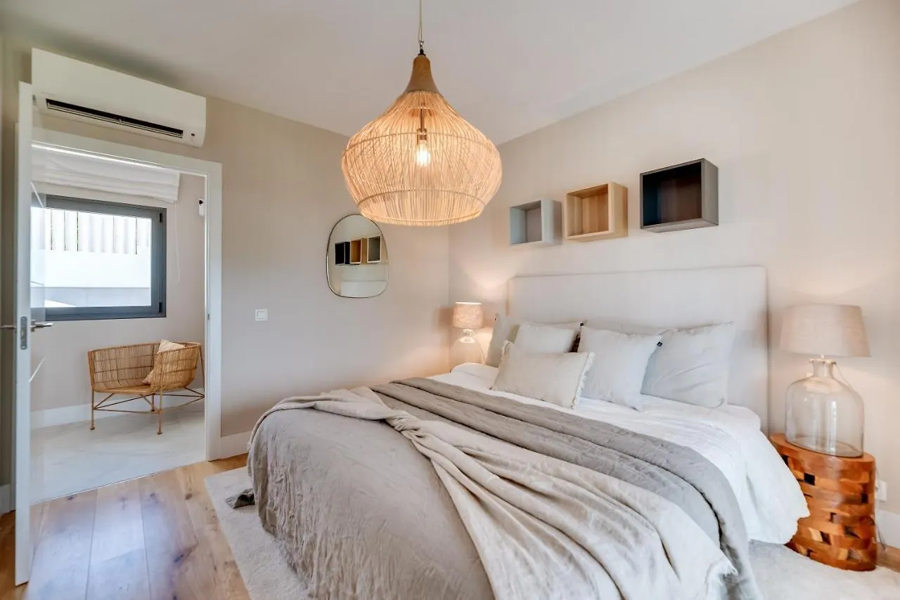 Top Renovated 4Bdrm Luxury Villa - Frontline Golf Estepona