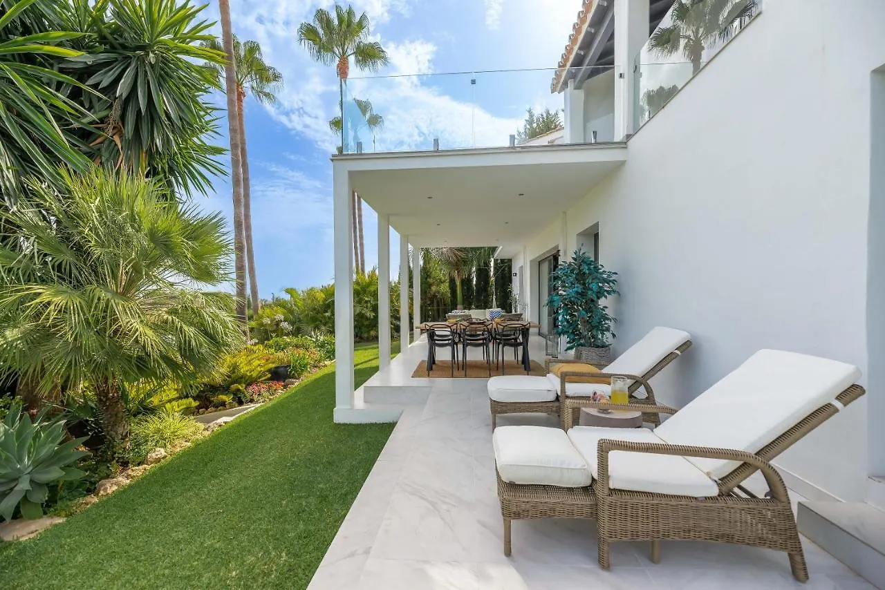 Top Renovated 4Bdrm Luxury Villa - Frontline Golf Estepona
