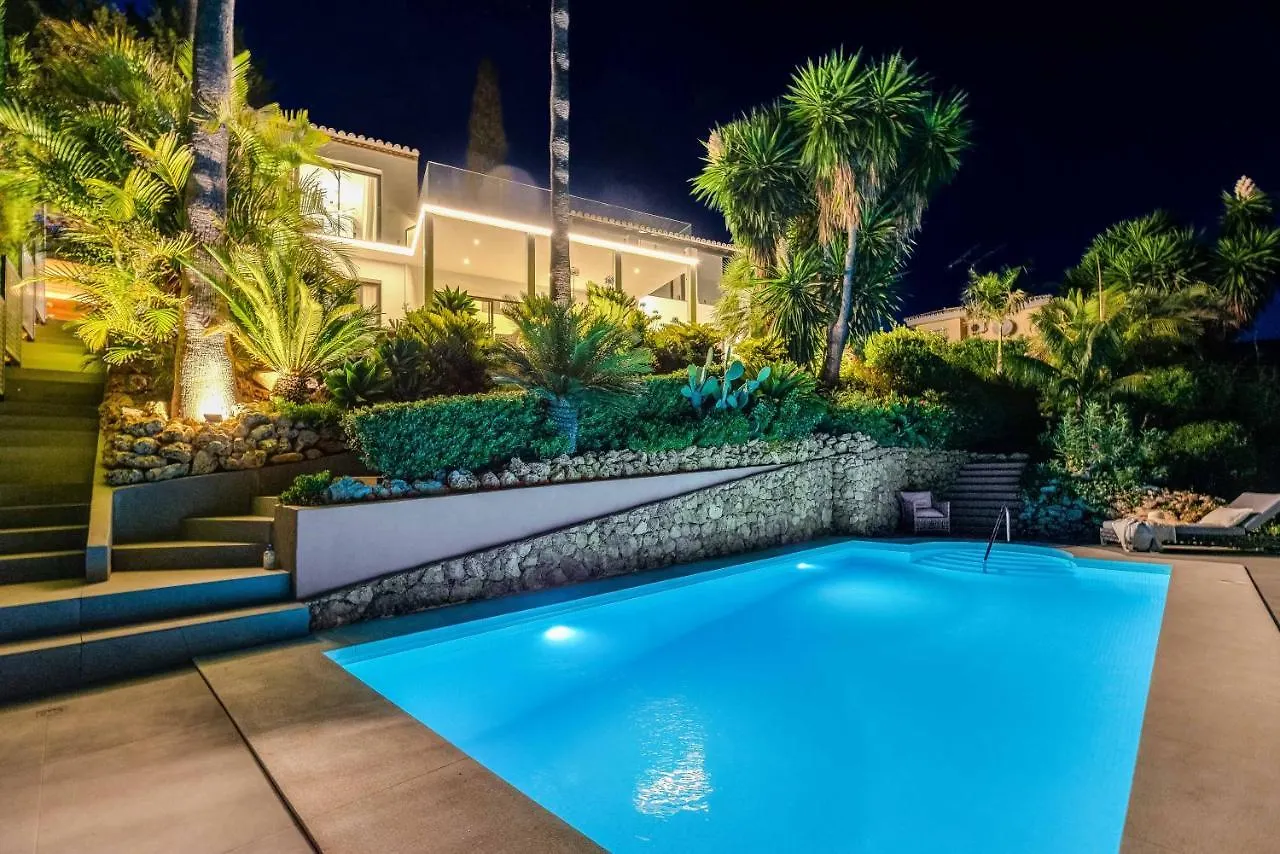 Top Renovated 4Bdrm Luxury Villa - Frontline Golf Estepona Spain