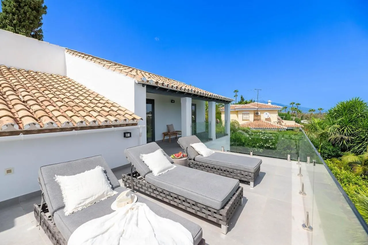 Top Renovated 4Bdrm Luxury Villa - Frontline Golf Estepona 0*,